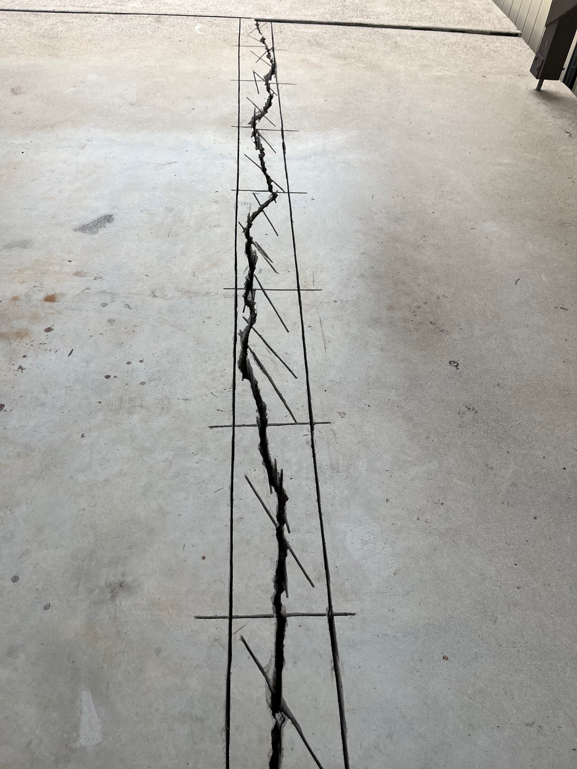 Longitudinal lines and cross cuts on Greenacre crack