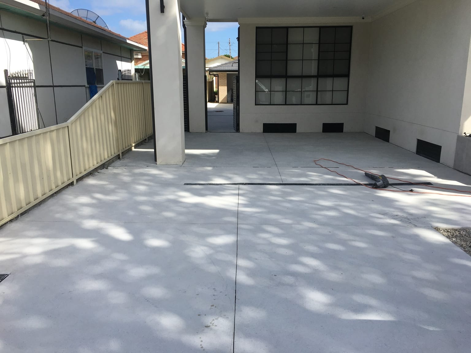 Lidcombe white-house driveway before Spray Crete resurfacing